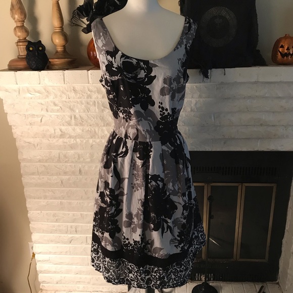 Dress Barn Dresses & Skirts - Sweet Dress by Dress Barn in Grey/Black Print